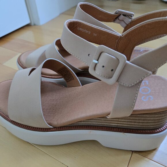 EOS Brooke Wedge Sandal - NWOT - Picture 2 of 7